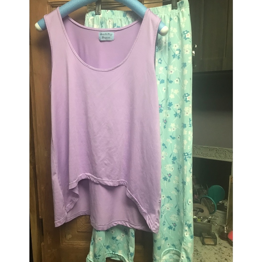 Amanda Paige capris elastic waist high low tank top silky soft medium pajamas